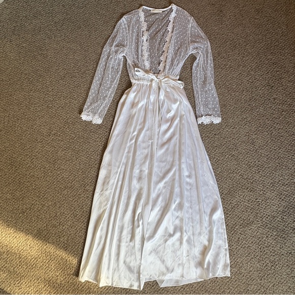 Flora Nikrooz Robe - Picture 2 of 4